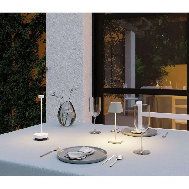 Turas LED Portable Taffellamp Wit - Blomus - Woonkamer - Aluminium von Blomus – Produktfoto