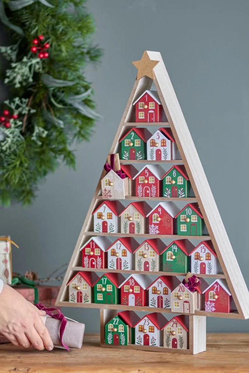 Adventskalender rood Calvin 61cm by Bloomingville in [gid://shopify/Metaobject/307232833871] – product photo
