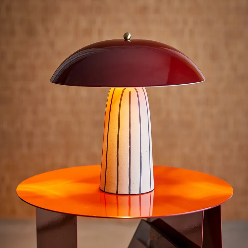 Arvid tafellamp, donkerrood/crème - Bloomingville - Slaapkamer - Scandinavisch - Keramiek - Met lampenkap von Bloomingville – Produktfoto