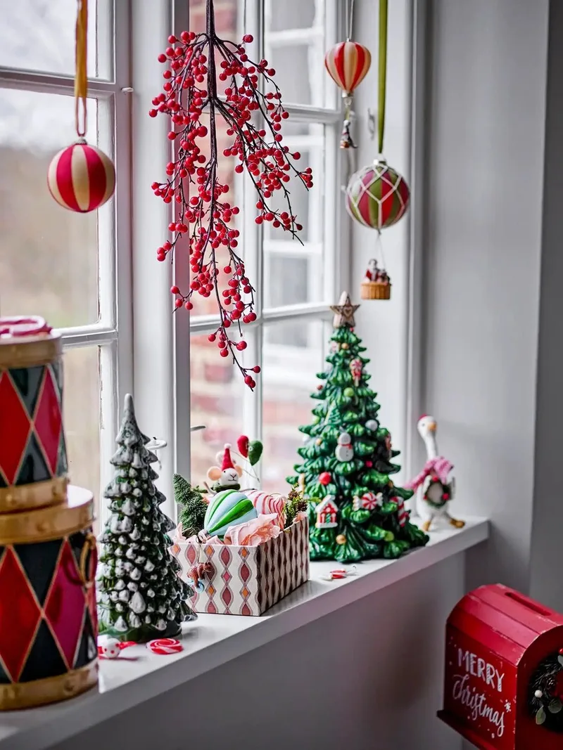Brievenbus Carlo Deco Rood 82cm van Bloomingville in [gid://shopify/Metaobject/307232833871] – productfoto