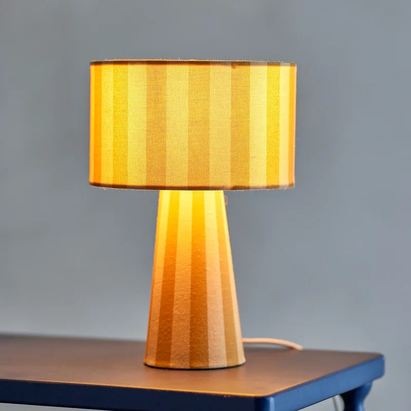 Emmie tafellamp, geel, linnen, hoogte 30 cm - Bloomingville - Slaapkamer - Scandinavisch - Stof - Met lampenkap von Bloomingville – Produktfoto