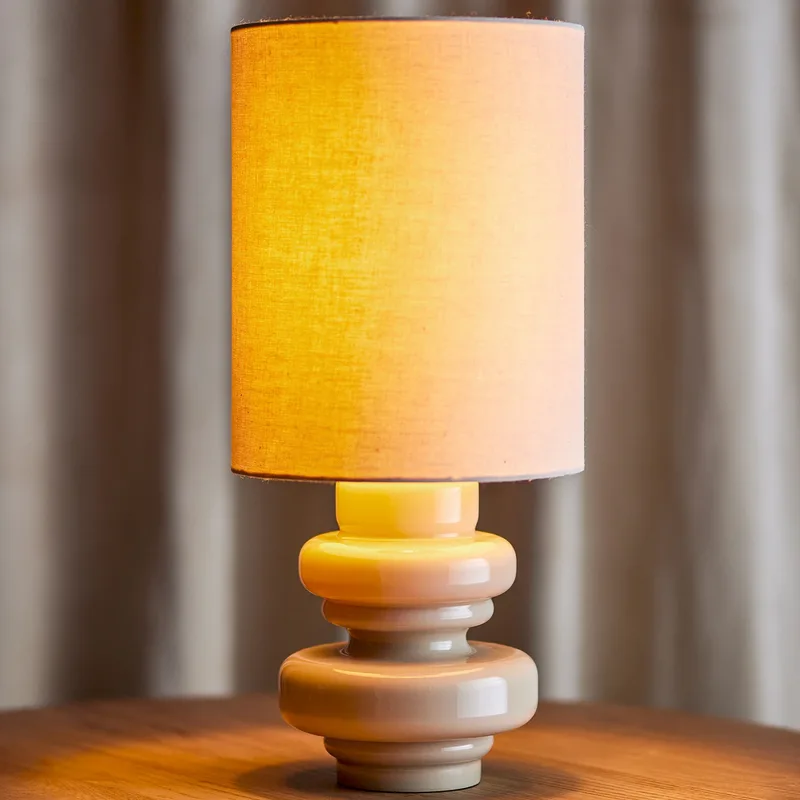 Fabiola tafellamp, crèmekleurig, glas, hoogte 51 cm - Bloomingville - Slaapkamer - Scandinavisch - Met lampenkap von Bloomingville – Produktfoto
