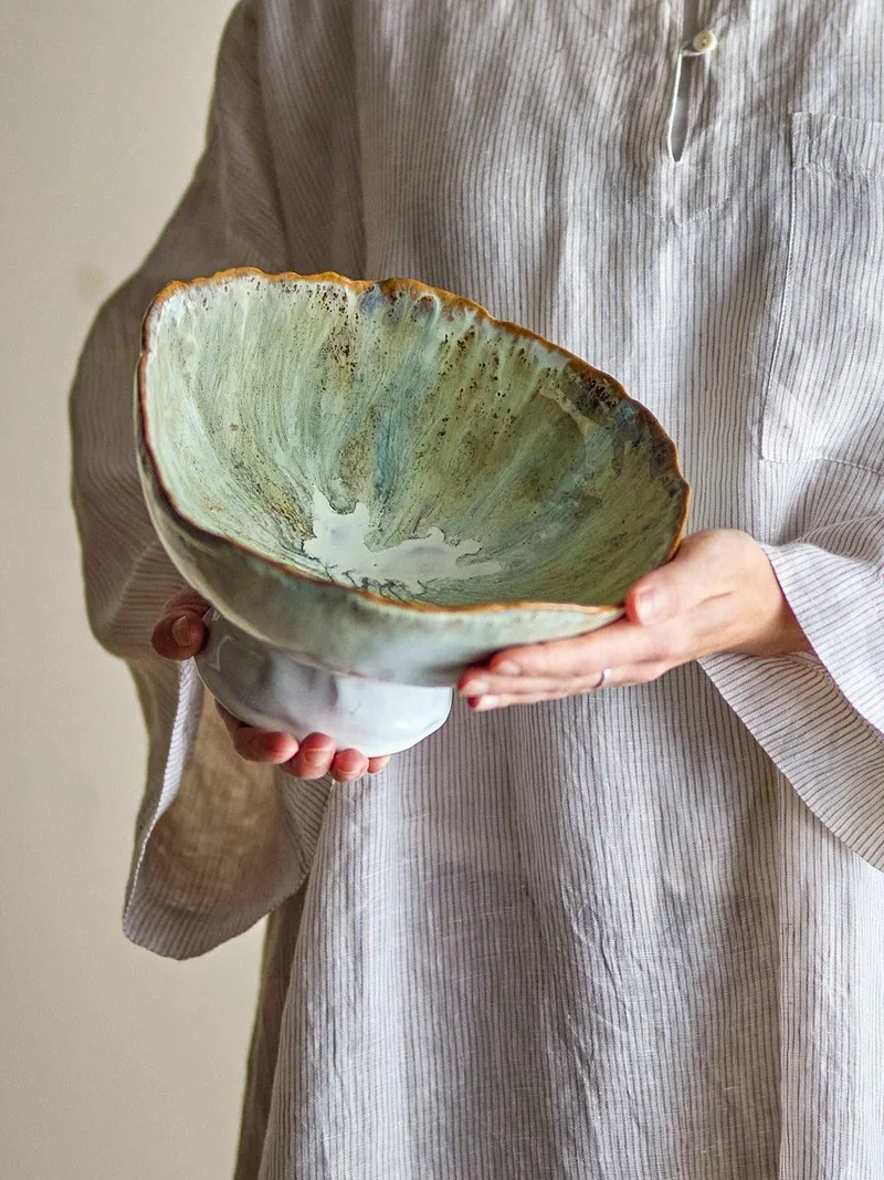 Joby schaal op voet blauwgroen – Ø 24 cm by Bloomingville in Groen – product photo