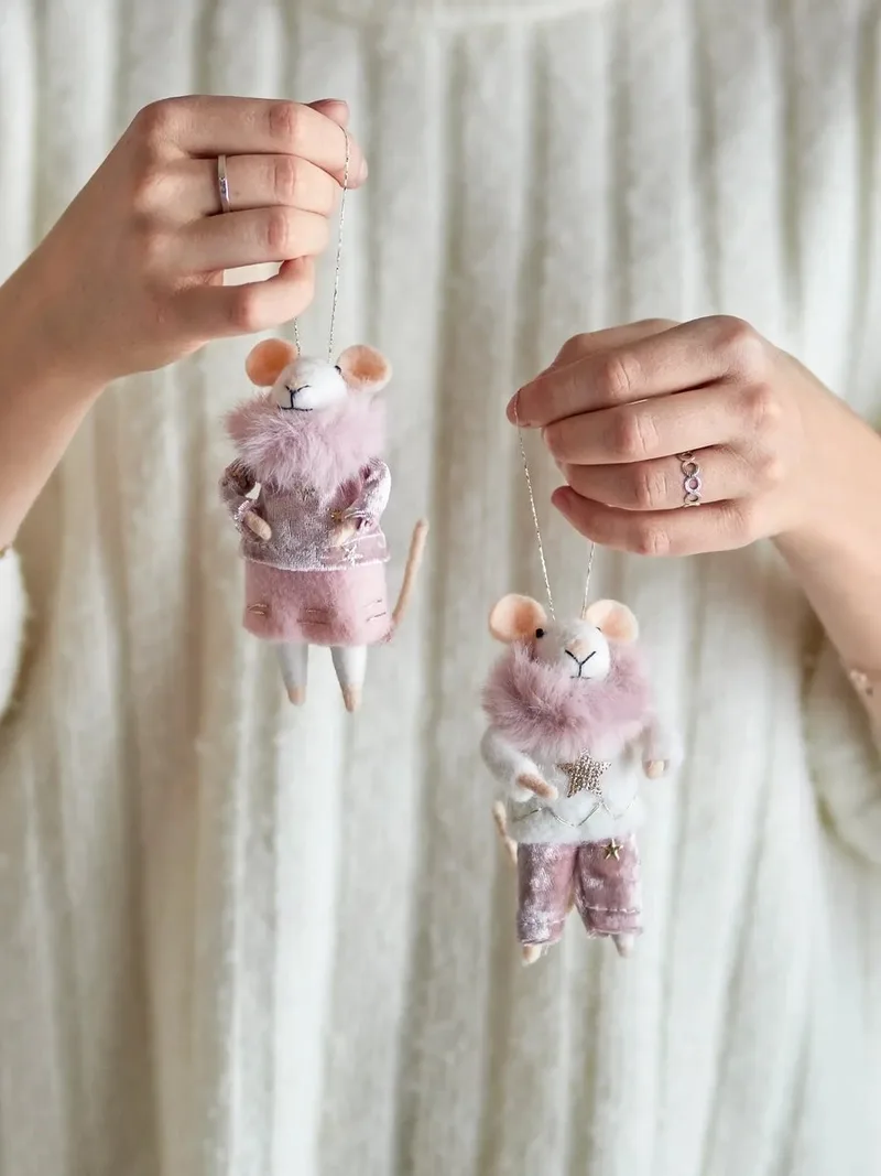 Kerstornament wol rose Peo - set van 2 by Bloomingville in [gid://shopify/Metaobject/303097905487] – product photo