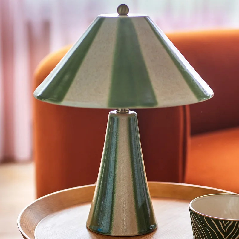 Olive tafellamp, groen/crème, hoogte 35 cm - Bloomingville - Slaapkamer - Scandinavisch - Keramiek - Met lampenkap von Bloomingville – Produktfoto