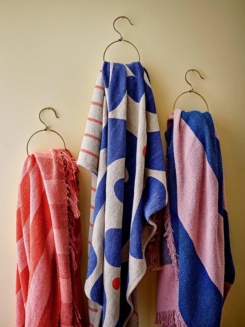 Plaid gerecycled katoen blauw Eviaya 130x160cm van Bloomingville in [gid://shopify/Metaobject/303390916943] – productfoto