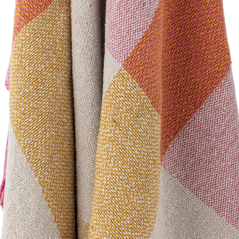 Plaid gerecycled katoen roze Hadley 130x160cm de Bloomingville en [gid://shopify/Metaobject/329716695375,gid://shopify/Metaobject/303097905487] – photo du produit