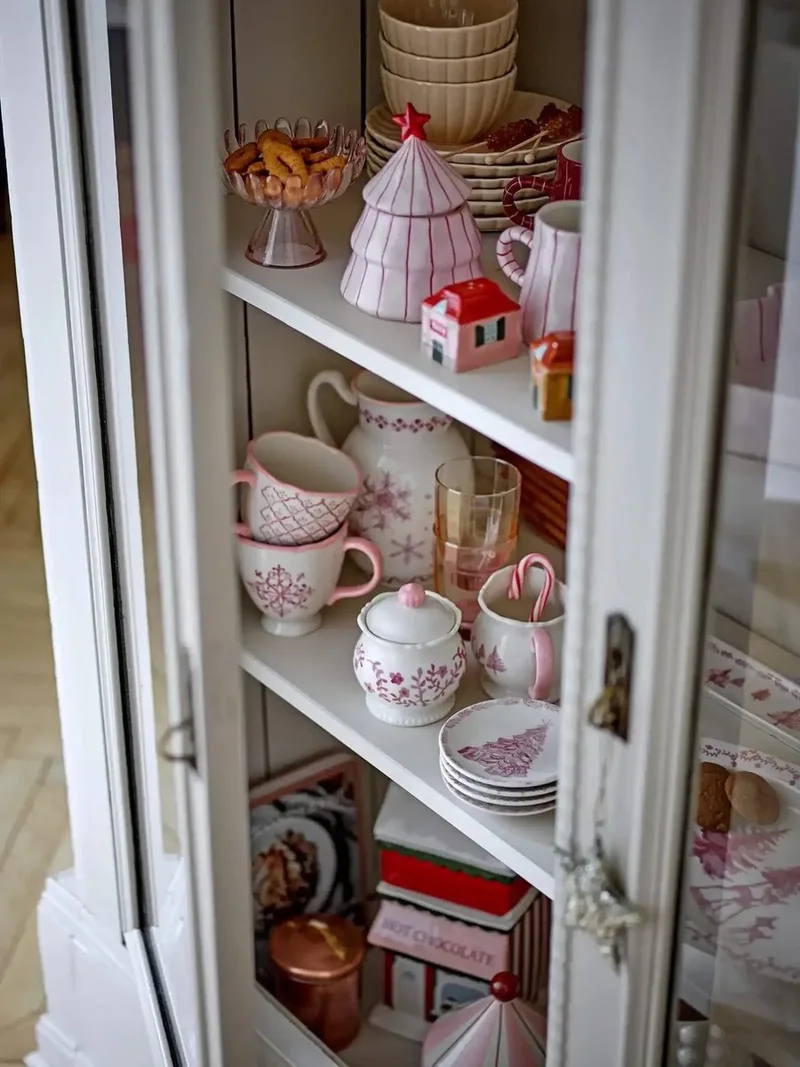 Schaal glas roze Nalu 13cm by Bloomingville in [gid://shopify/Metaobject/303097905487,gid://shopify/Metaobject/307232571727] – product photo