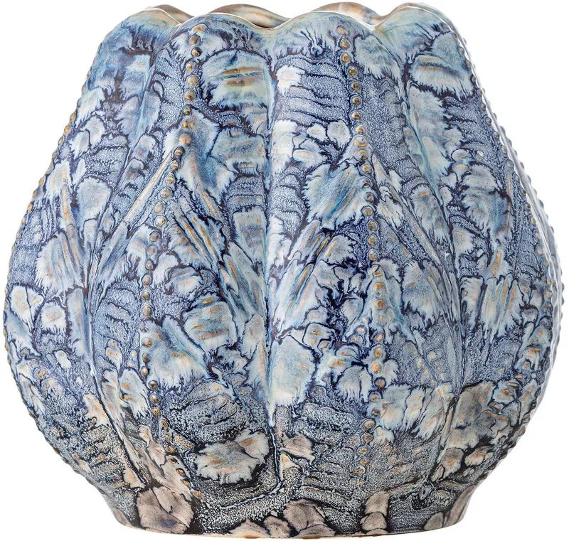 Vaas aardewerk blauw Hetty 20cm van Bloomingville in [gid://shopify/Metaobject/303390916943,gid://shopify/Metaobject/307232571727] – productfoto