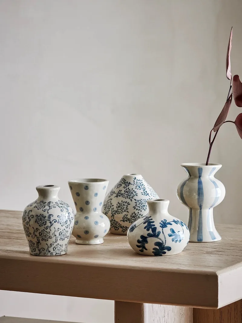 Vazenset aardewerk blauw Quinto - set van 5 by Bloomingville in [gid://shopify/Metaobject/303390916943] – product photo