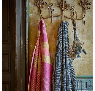 Wohndecke Isnel, Bloomingville, Pink Baumwolle 160x130cm recycelt Streifenmuster Fransen by Bloomingville in Pink – product photo 4 of 5