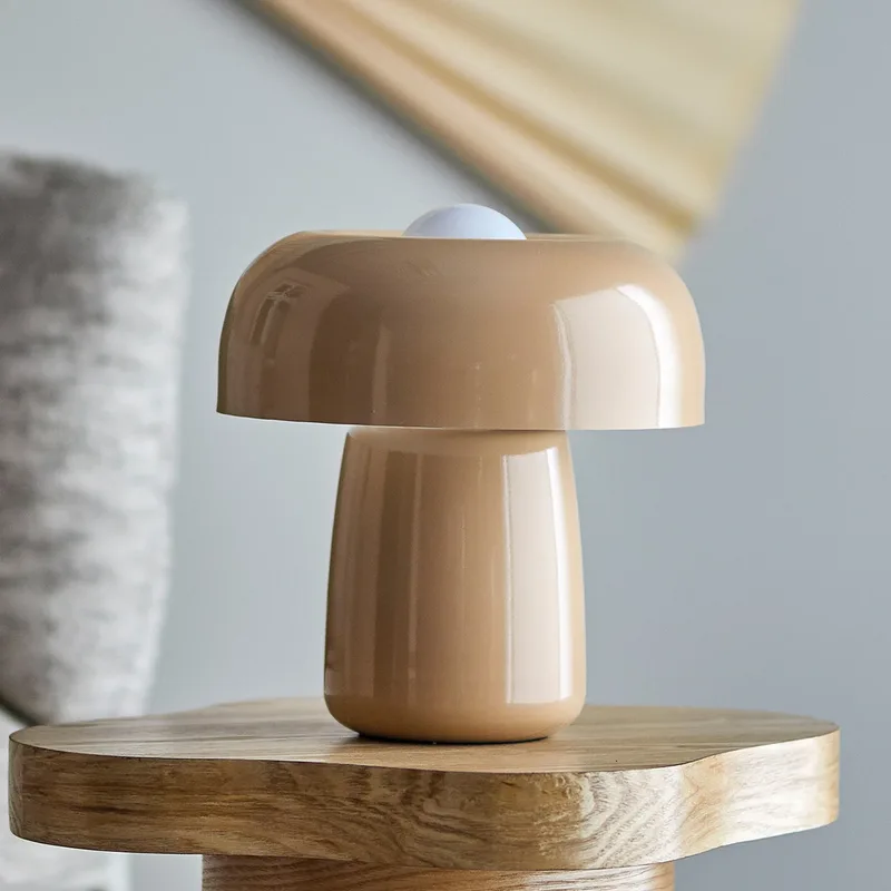 Ylva tafellamp, beige, hoogte 28 cm, ijzer - Bloomingville - Woonkamer - Scandinavisch - Metaal - 1 lamp von Bloomingville – Produktfoto