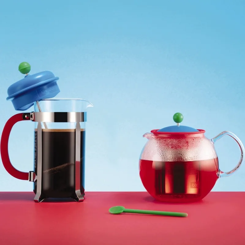 Assam MoMA Theepot met Filter - 1L by Bodum in Rood – product photo