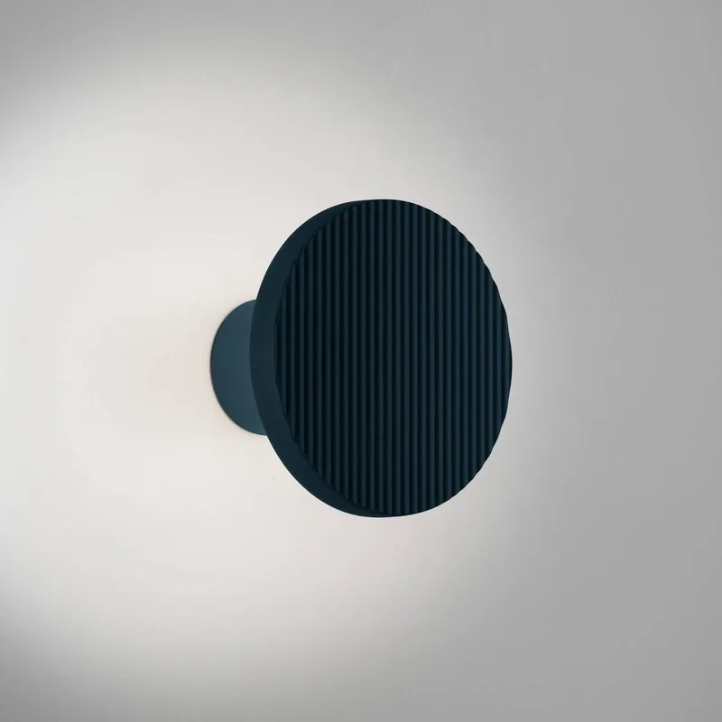 LED wandlamp Arid A/01 CCT 2.200-2.700K IP44 van Bover in Grijsblauw – productfoto