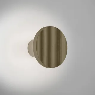 LED-væglampe Arid A/01 oliven CCT 2.200-2.700 K IP44 fra Bover i Oliv – produktbillede 1 af 2