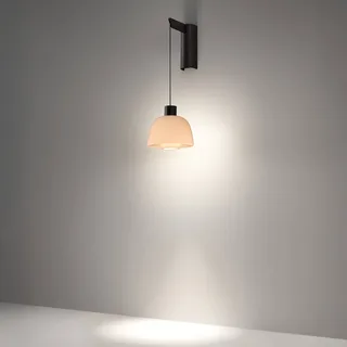 LED wandlamp Drep A/01, opaal-nude, glas, 2.700 K by Bover in Black, Opaal-nude – product photo 1 of 2