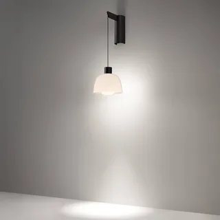LED wandlamp Drep A/01, opaalwit, glas, 2.700 K från Bover i Svart, Opaalwit – produktbild 1 av 2