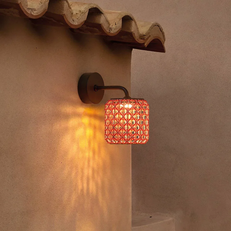 Nans A LED buitenwandlamp, rood, Ø 16,7 cm från Bover i Grafietbruin, Röd – produktbild