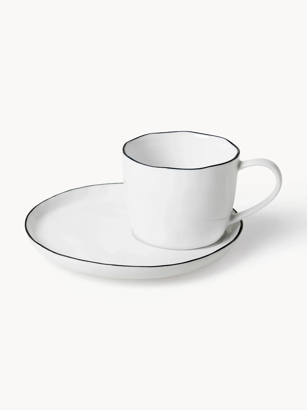 Tasse artisanale en porcelaine avec sous-tasse Salt de Broste Copenhagen – photo du produit