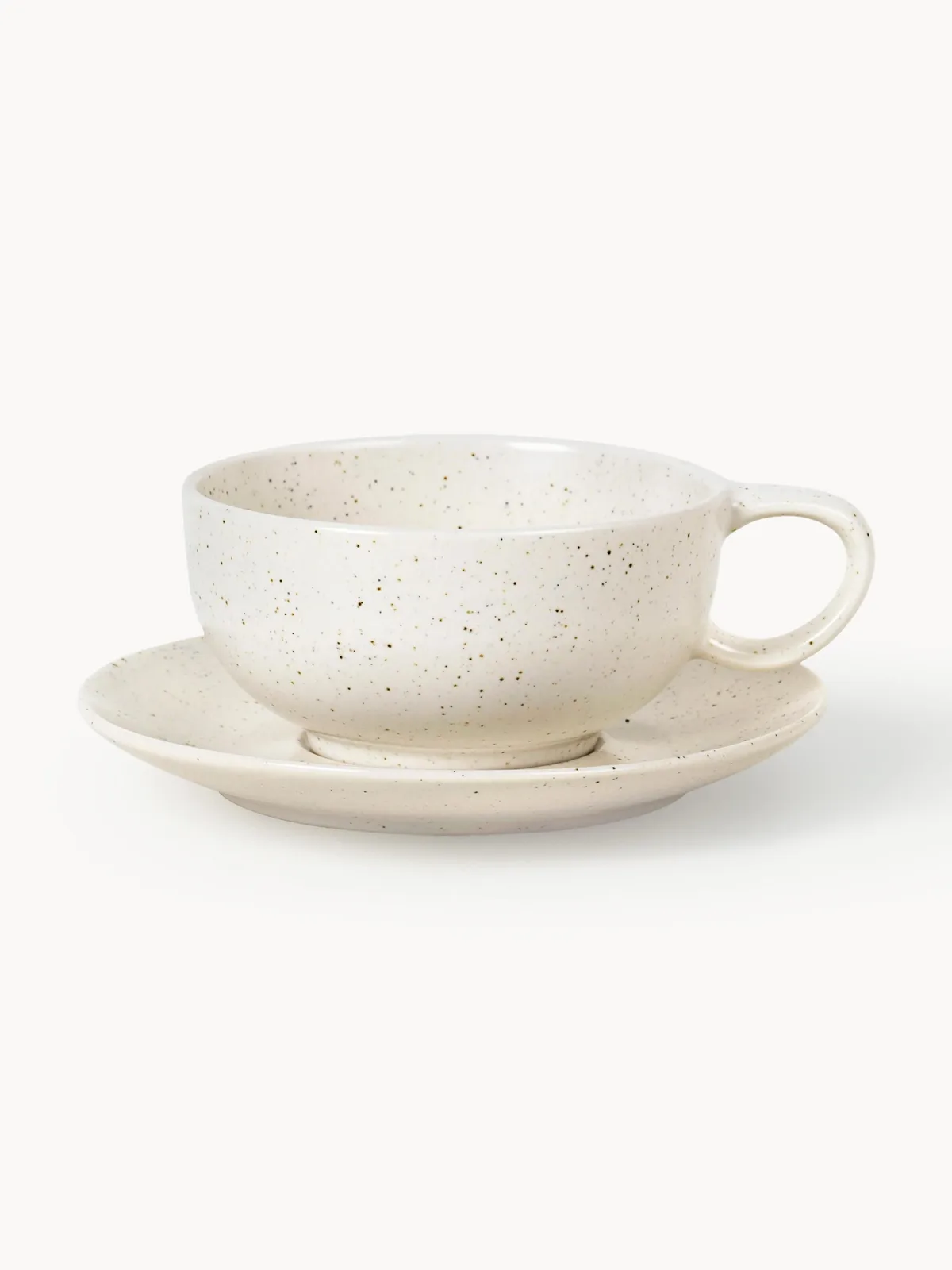 Handgemaakte theekopje Nordic Vanilla met schoteltje van Broste Copenhagen – productfoto