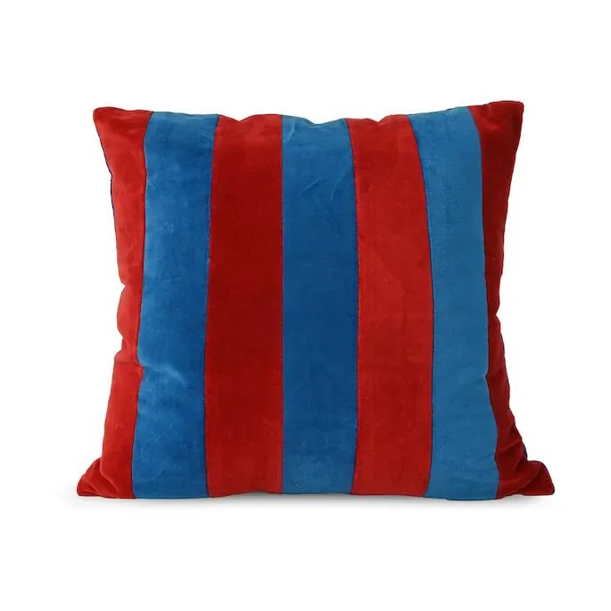 Pathi Kissen M 45 x 45cm Blau-Rot fra Byon – produktbillede
