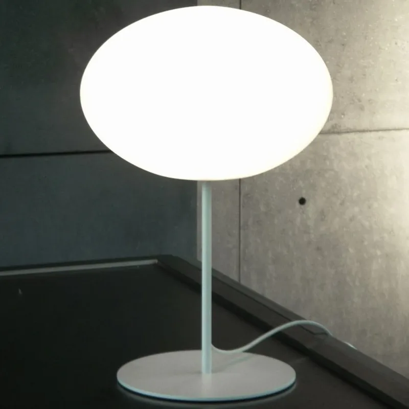 Eggy Pin tafellamp, Ø 32 cm, wit/opaak van CPH Lighting – productfoto