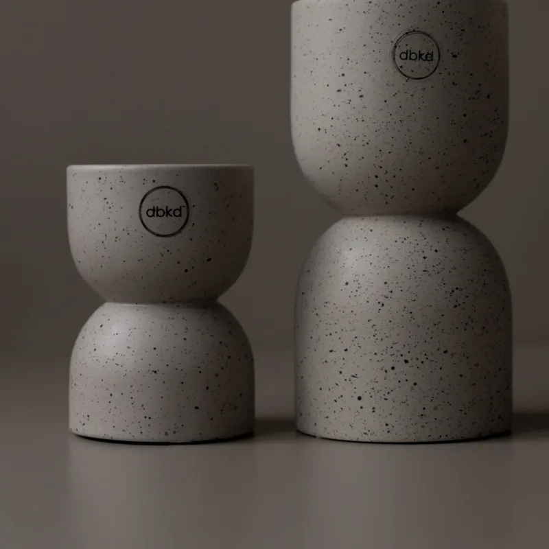 Theelichthouder Zandloper - Gespikkeld by DBKD in Grijs – spikkel – product photo