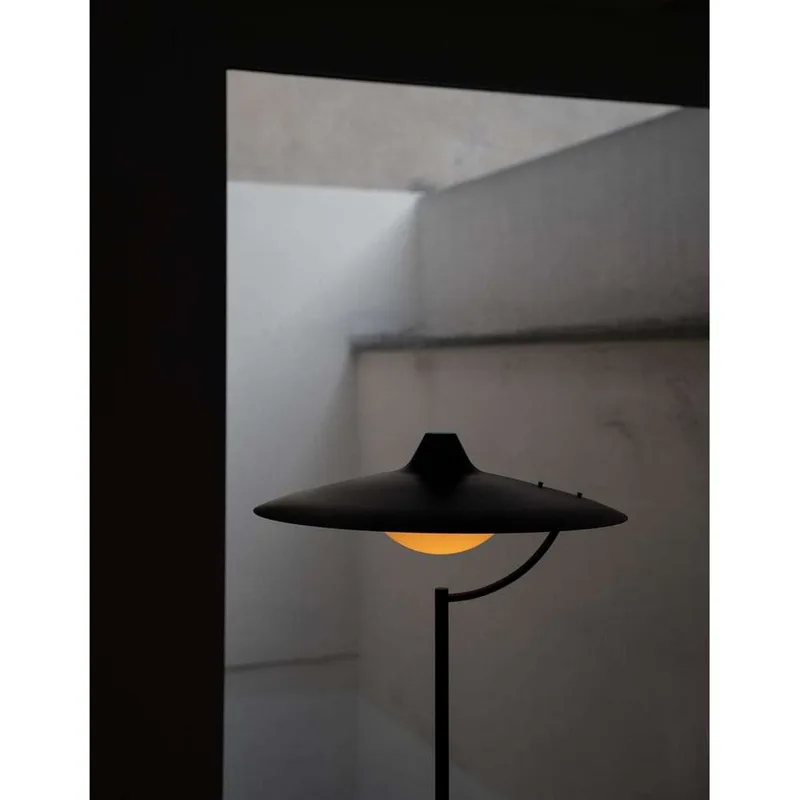 Biny Vloerlamp Black - DCW - Woonkamer - Metaal by DCW éditions – product photo