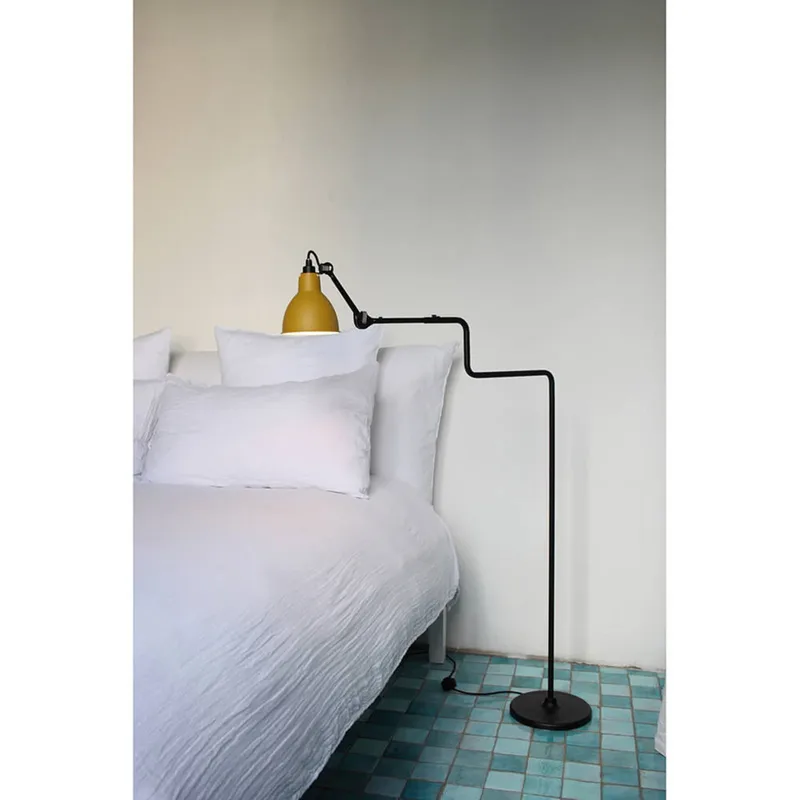 Lampe Gras 411 vloerlamp, geel – DCW - Woonkamer - Metaal fra DCW éditions – produktbillede