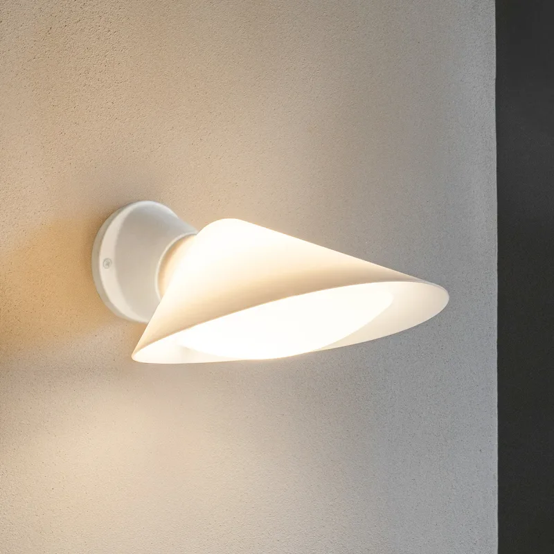 Plume wandlamp, aluminium/kunststof, wit - DCW - Slaapkamer - Designer fra DCW éditions – produktbillede