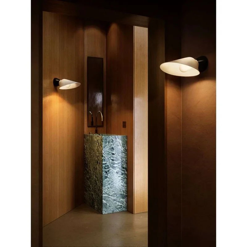 Plume Wandlamp IP44 Black/Polycarbonate - DCW - Badkamer - Aluminium fra DCW éditions – produktbillede