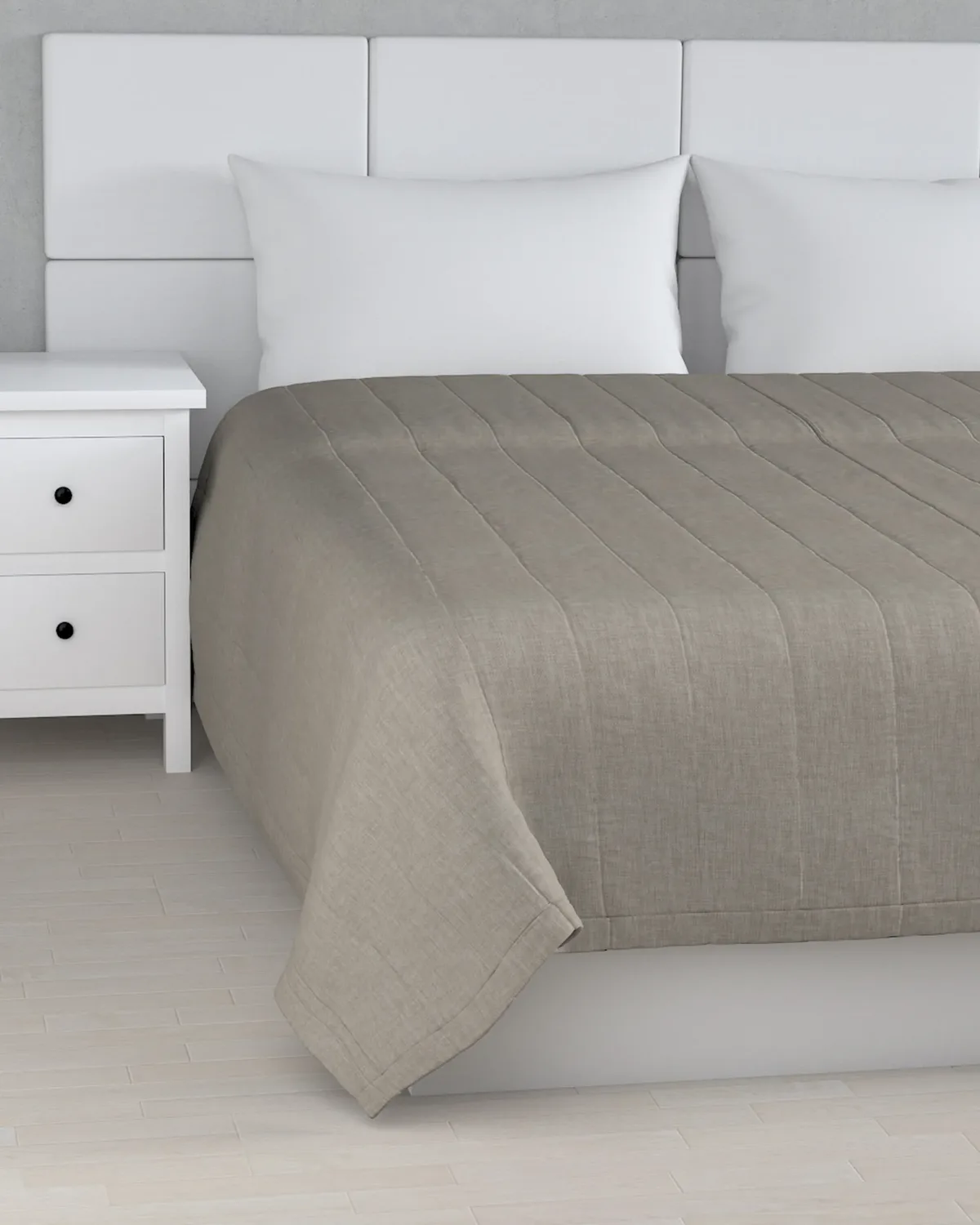 Tagesdecke mit Streifen-Steppung Farbe grau Stoff strukturiert van Dekoria – productfoto