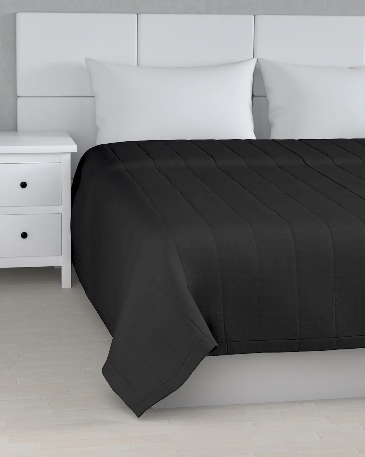 Tagesdecke mit Streifen-Steppung Farbe schwarz van Dekoria – productfoto