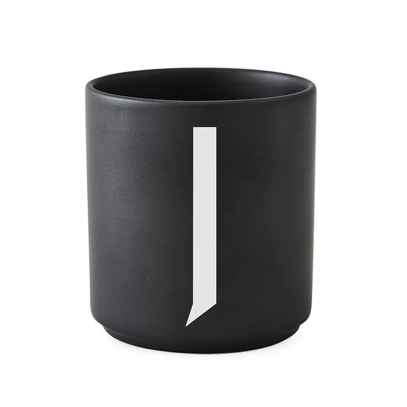 Design Letters Becher schwarz J de Design Letters – photo du produit