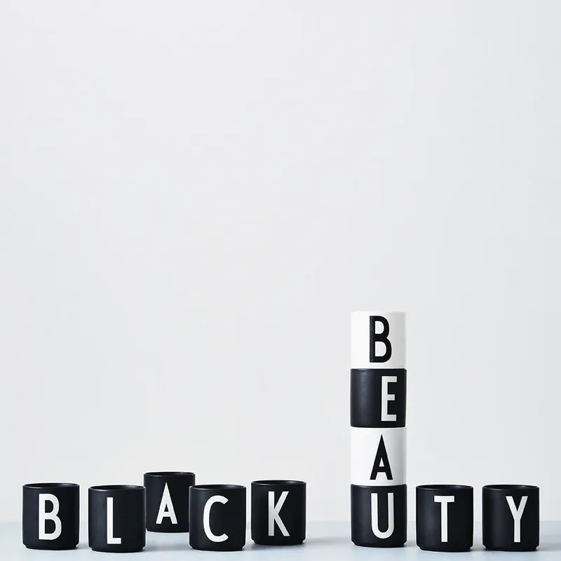 Design Letters Becher schwarz P de Design Letters – photo du produit