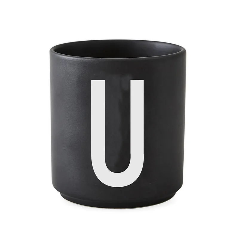 Design Letters Becher schwarz U de Design Letters – photo du produit