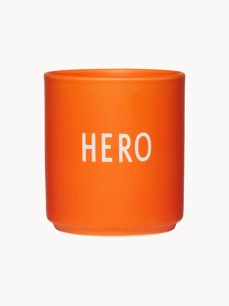 Gobelet avec inscription Favorite Hero de Design Letters – photo du produit