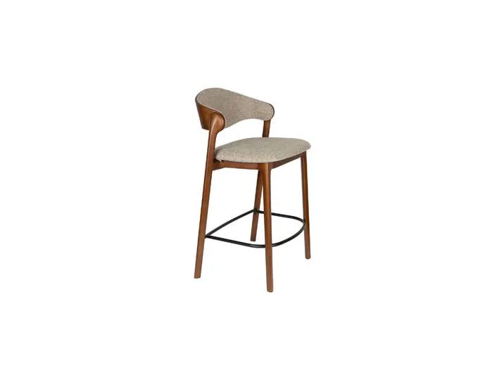 Tabouret de comptoir en bois de hêtre brun Babington van Dutchbone – productfoto