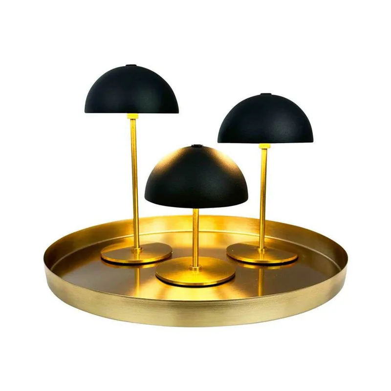 Along LED tafellamp op batterijen, zwart/messing - Dyberg Larsen - Woonkamer - Scandinavisch - Metaal - 1 lamp von Dyberg Larsen – Produktfoto
