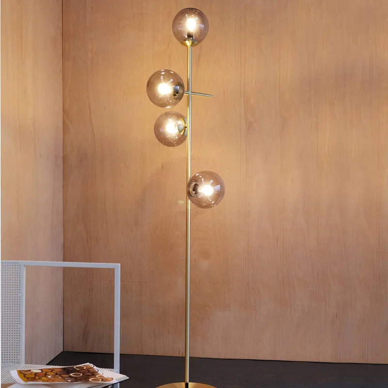 Como vloerlamp, 4-lamps, messing van Dyberg Larsen in Messing, rookgrijs – productfoto