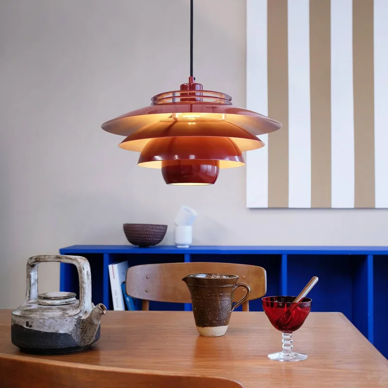 Ejka hanglamp van metaal van Dyberg Larsen in Donkerrood – productfoto