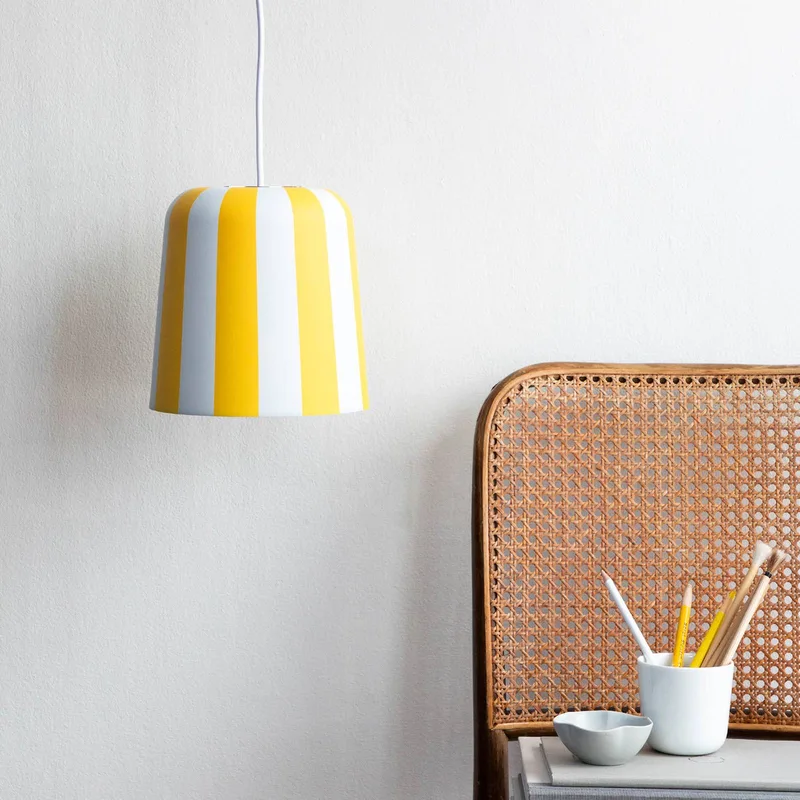Gry hanglamp, geel/wit, Ø 20 cm, metaal van Dyberg Larsen in Geel wit – productfoto
