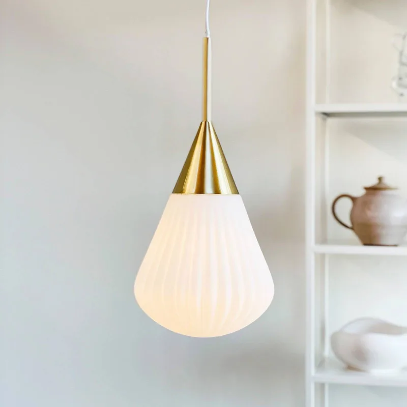 hanglamp Ballon, Ø 21 cm wit/messingkleurig de Dyberg Larsen en Opaal, messing – photo du produit
