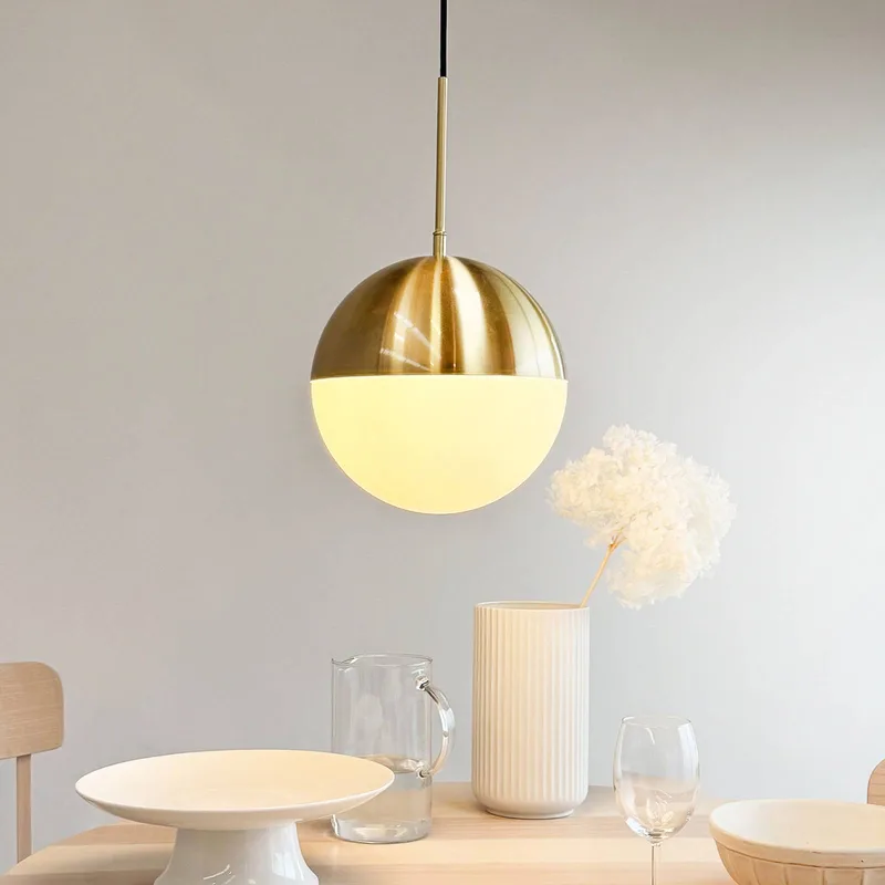 hanglamp Nova D25, opaal/messing, metaal van Dyberg Larsen in Opaal, messing – productfoto