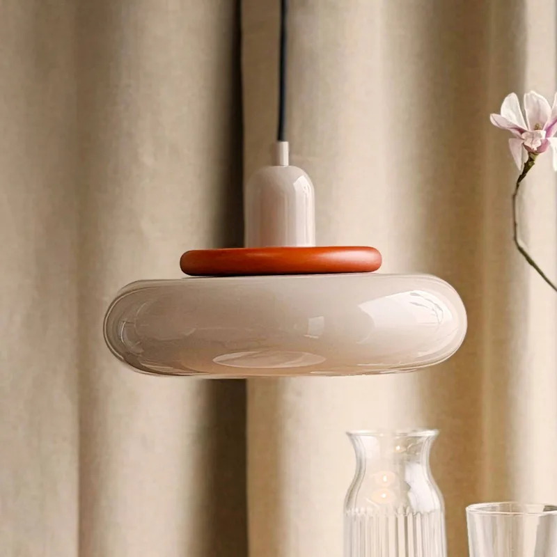 hanglamp Planet Mini, beige, Ø 27 cm, metaal van Dyberg Larsen in Beige, donker hout – productfoto