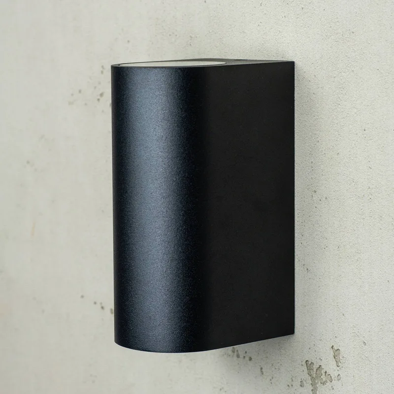 Læsø buitenwandlamp, 2-lamps von Dyberg Larsen in Zwart – Produktfoto