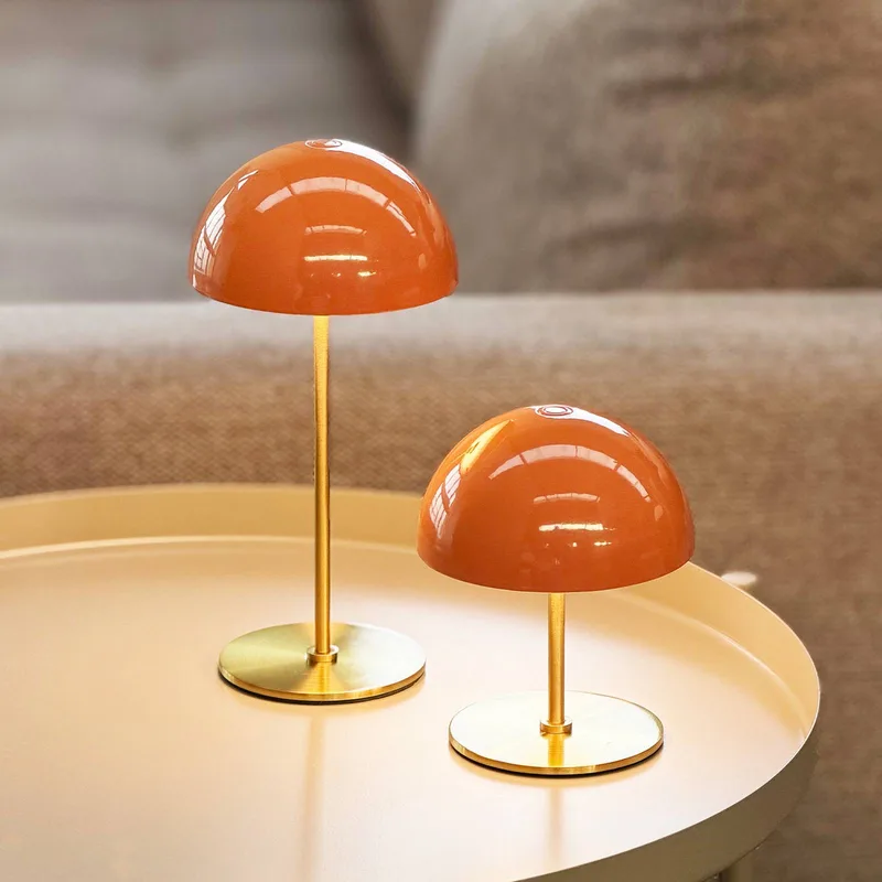 LED-batterijtafellamp Along, oranje, set van 2 by Dyberg Larsen in Oranje, messing – product photo