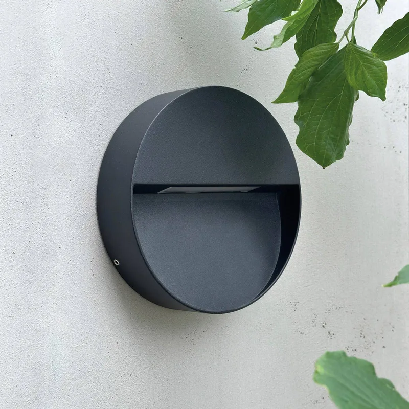 LED buiten wandlamp Pluto, Ø 15 cm van Dyberg Larsen in Zwart – productfoto