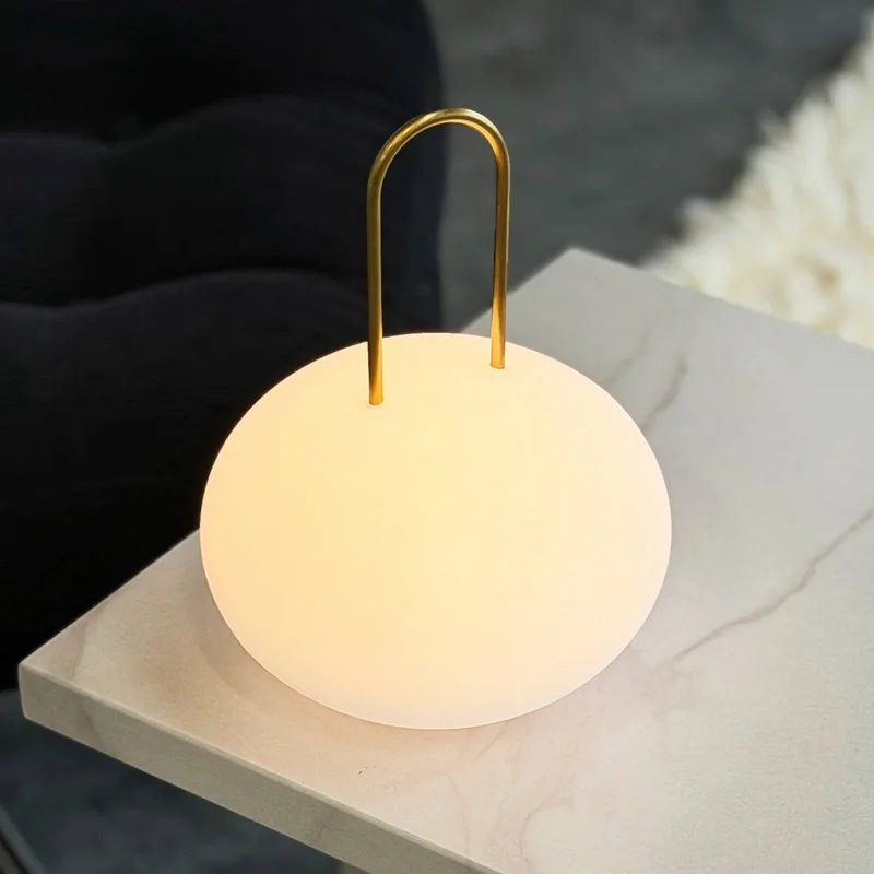 LED lantaarn Ellipse, wit/messing, IP44 von Dyberg Larsen in Wit, messing – Produktfoto