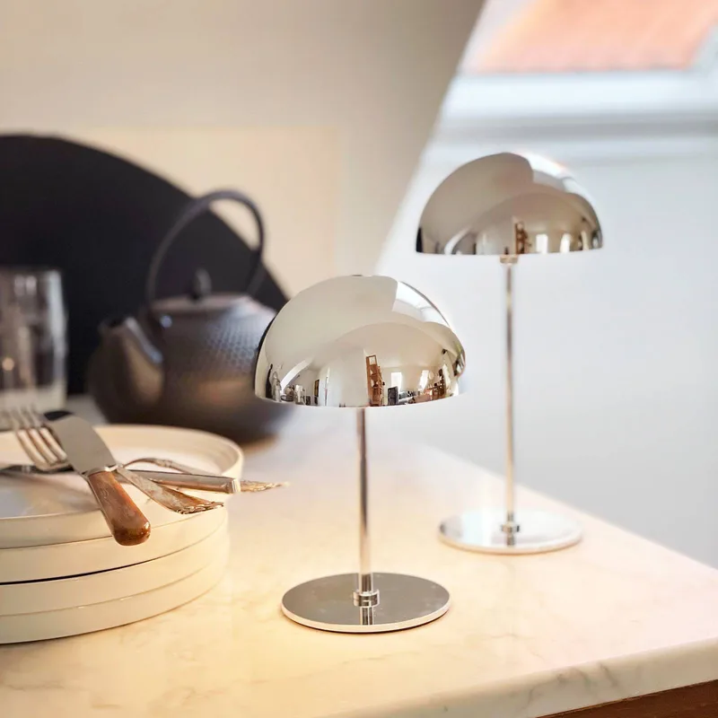LED tafellamp Along, set van 2 von Dyberg Larsen in Chroom – Produktfoto